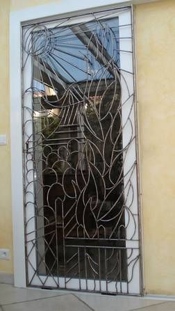 Grille sur porte